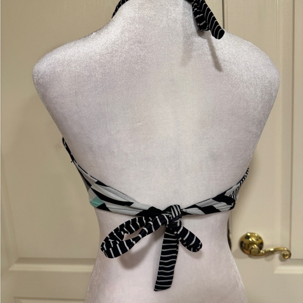 Patterned Reversible Halter Bikini Top - Picture 2 of 4